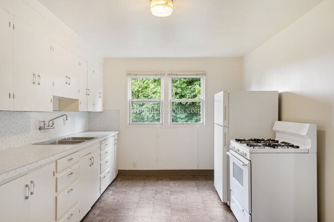 Building Photo - Welcoming 1 BD | 1 BA Conveniently Located...