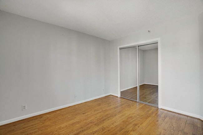 Building Photo - 1600 N Oak St