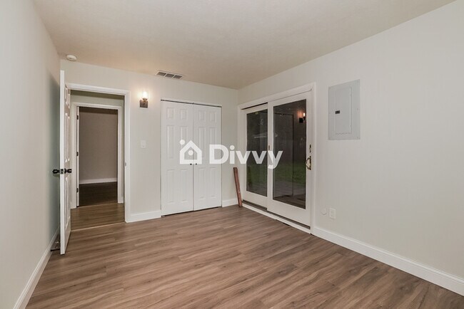 Building Photo - 17500 Fairville Ave, Cleveland, OH 44135