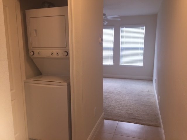 Building Photo - MOVE IN JANUARY!!! BEAUTIFUL 1BED/1BATH AB...