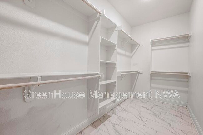 Building Photo - 7 Ripley Ln