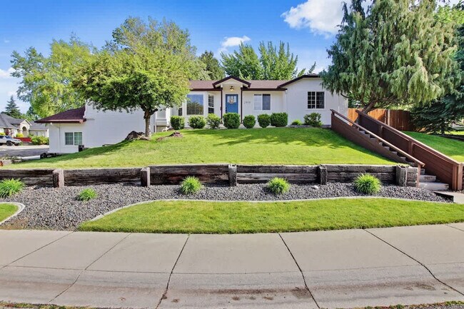 Building Photo - 2910 E Dagger Falls Dr