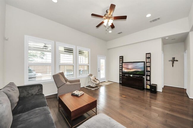 Building Photo - 8919 RoseWood Grove Ln