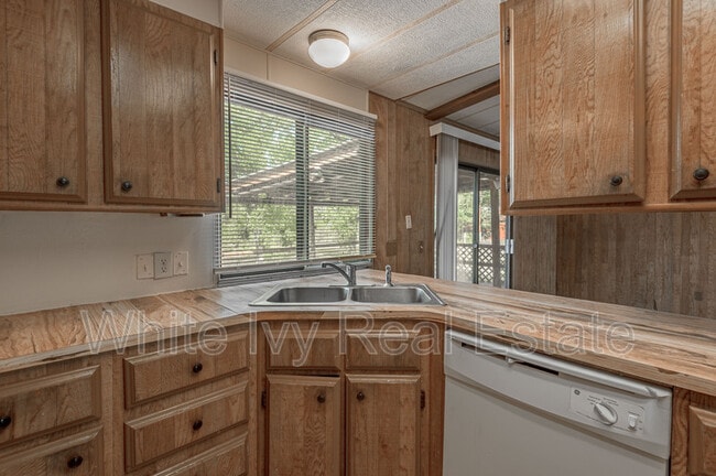 Building Photo - 30 Allen Rd