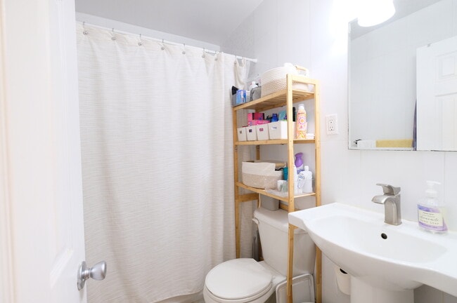 Building Photo - 1420 York Ave