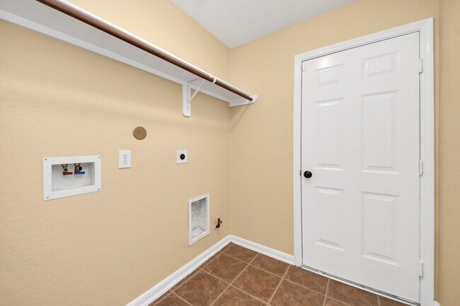 Building Photo - 2222 Summit Meadow Dr