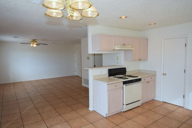 Building Photo - Great location! Nice 3Br, 2.5Ba Near Alame...