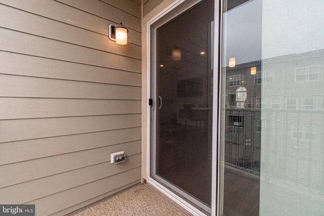 Building Photo - 9637 Block St