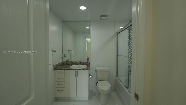 Building Photo - 987 SW 37th Ave