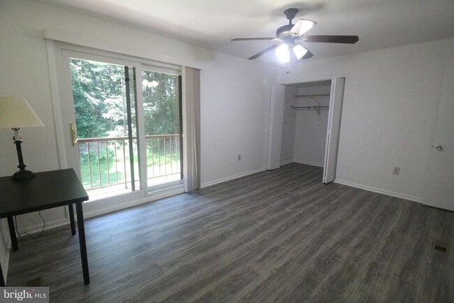 Building Photo - 7843 Briardale Terrace