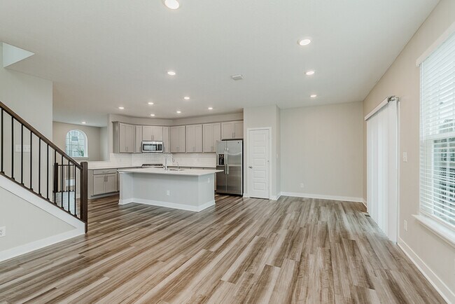 Building Photo - Beautiful Townhome in Carmel
