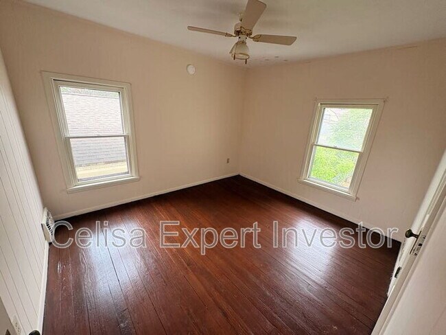 Building Photo - 3221 S Harrison St