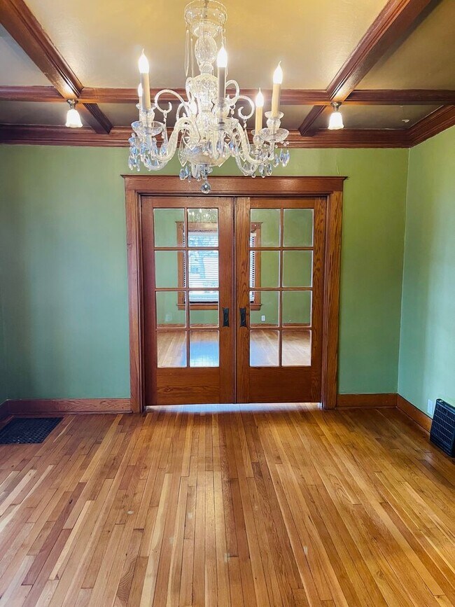 Building Photo - Historic Home in Wonderful Community!