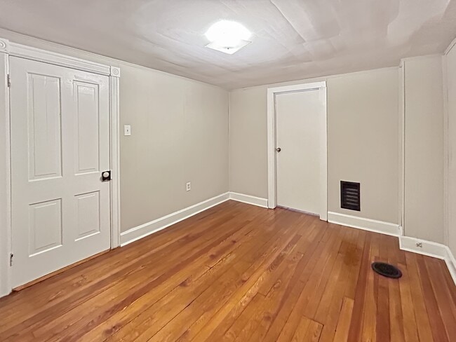 Primary Photo - 820 Pine St