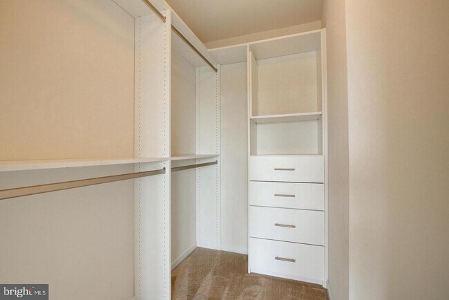 Building Photo - 42262 Knotty Oak Terrace