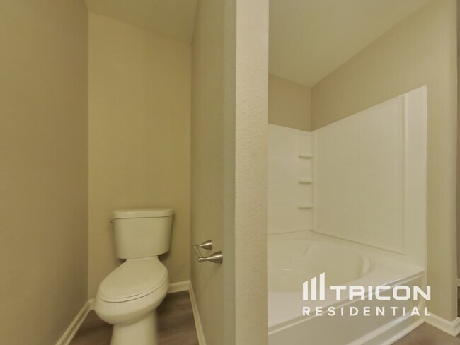 Building Photo - 3032 W Longbranch Dr