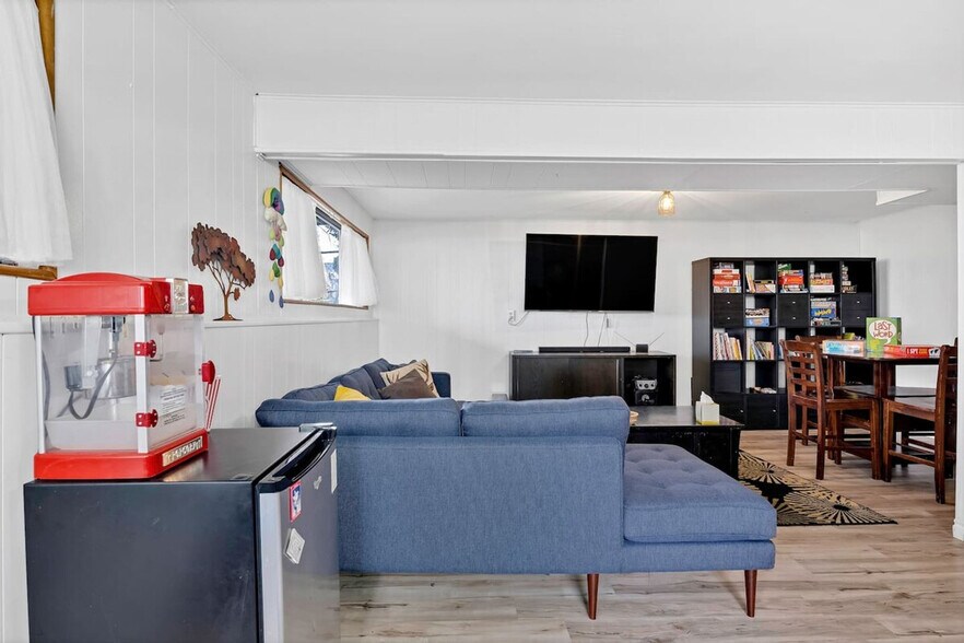 Building Photo - 9813 62nd Ave S