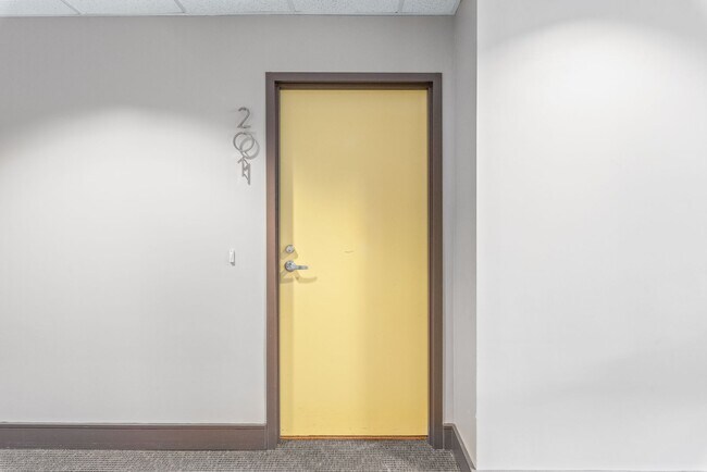 Building Photo - (Coming Soon) Move-in Ready 1 Bedroom Cond...