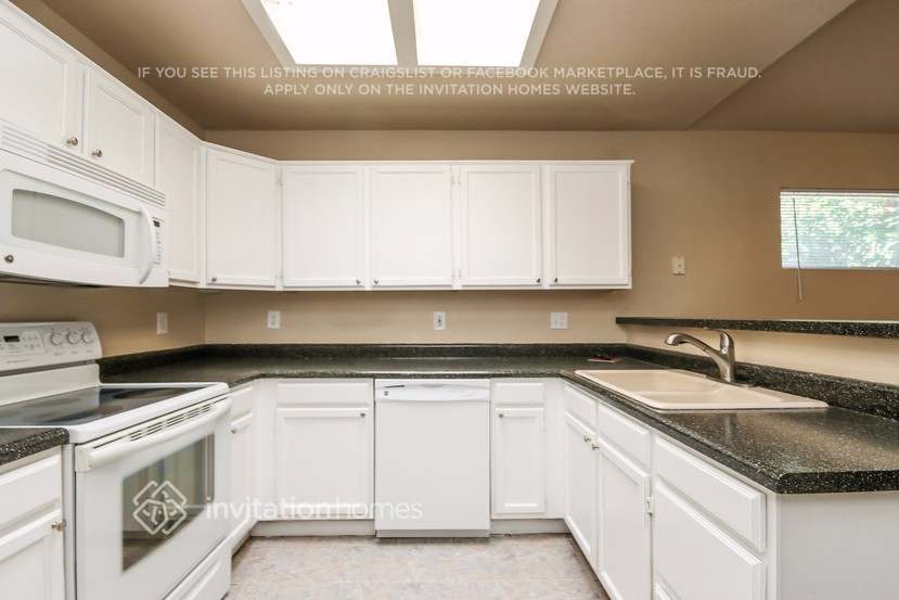 Building Photo - 8142 W Mescal St