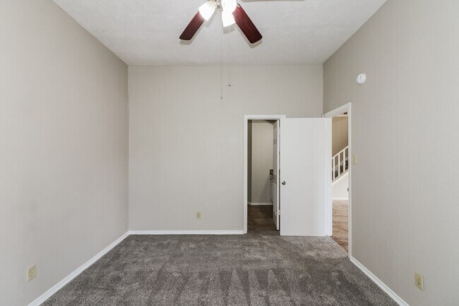 Building Photo - 6042 Beaconridge Dr