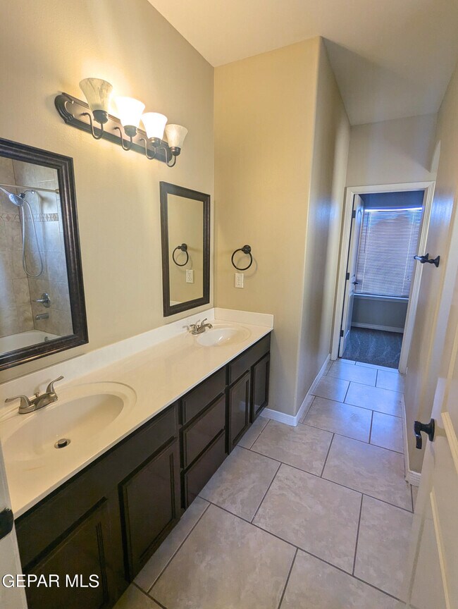 Building Photo - 1001 Half Moon Pass