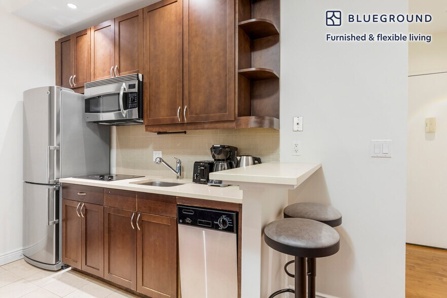 Building Photo - 488 7th Ave