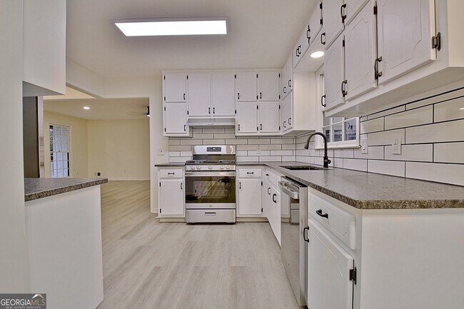 Building Photo - 716 Ebenezer Rd