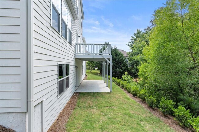 Building Photo - 96 Fairway Dr