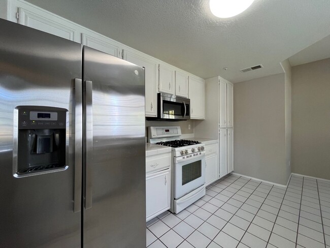 Building Photo - Charming 2nd Floor Condo in Rancho Bernard...