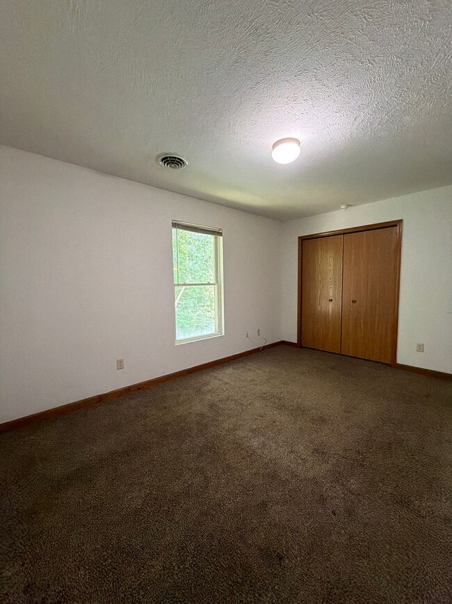 Building Photo - 269 Woodridge Ct