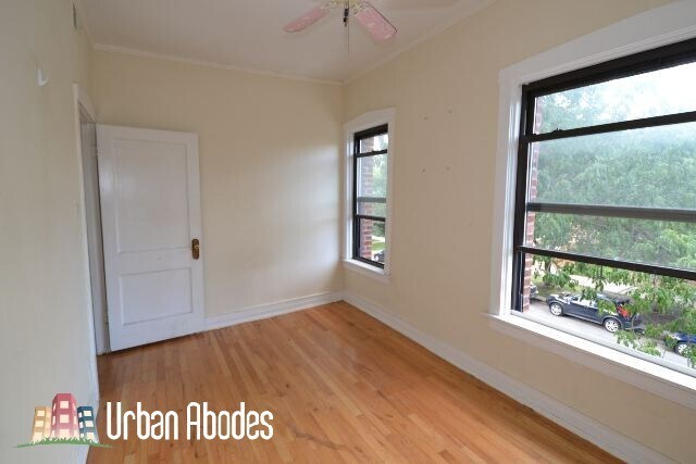 Building Photo - 822 W Waveland Ave