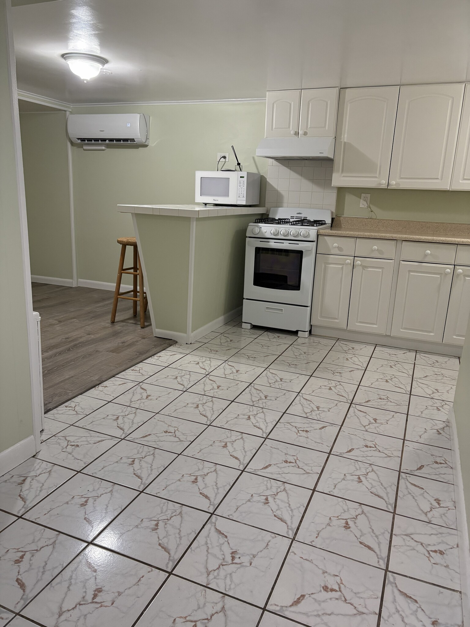 Building Photo - 440 Lockwood Dr