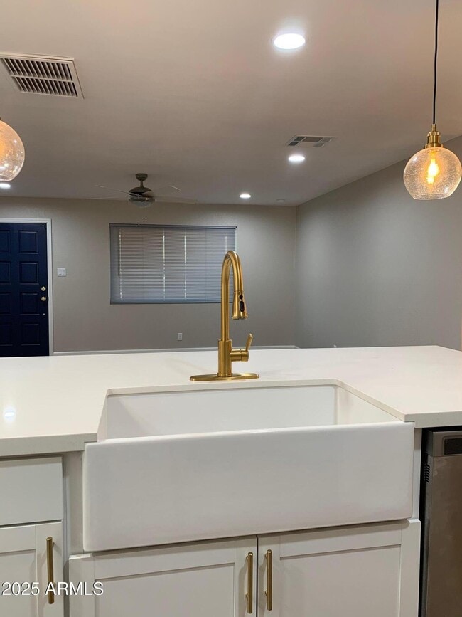 Building Photo - 6943 E Loma Land Dr