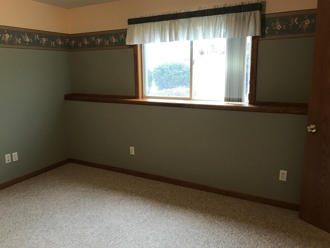 Building Photo - 783 Holly Creek Dr