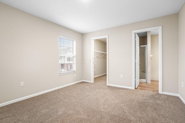 Building Photo - 5027 Stratford Pine Ln