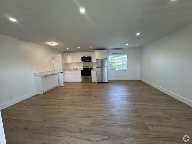 Building Photo - La Siesta Apartments I LLC