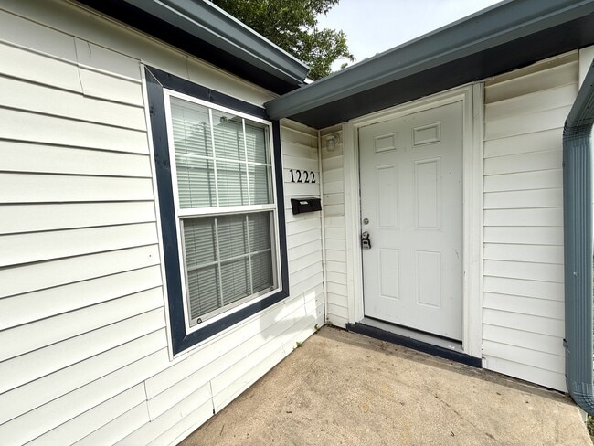 Building Photo - 1222 Hargrove St