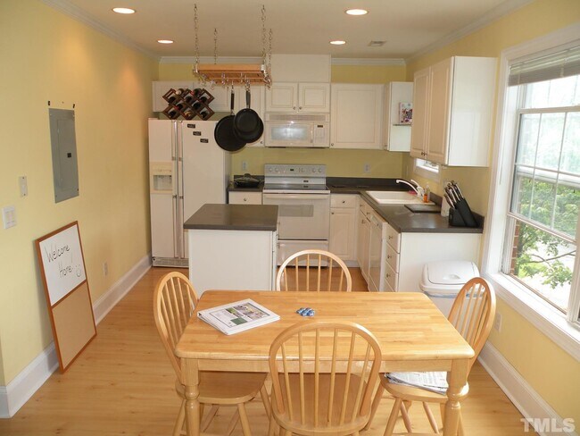 Building Photo - 3821 Wellington Ridge Loop