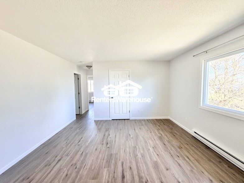 Building Photo - 211 S Green St