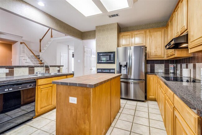 Building Photo - 8412 Greystone Ct