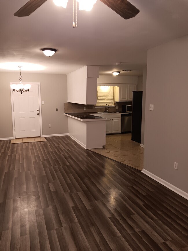 Building Photo - 8722 Orleans Dr