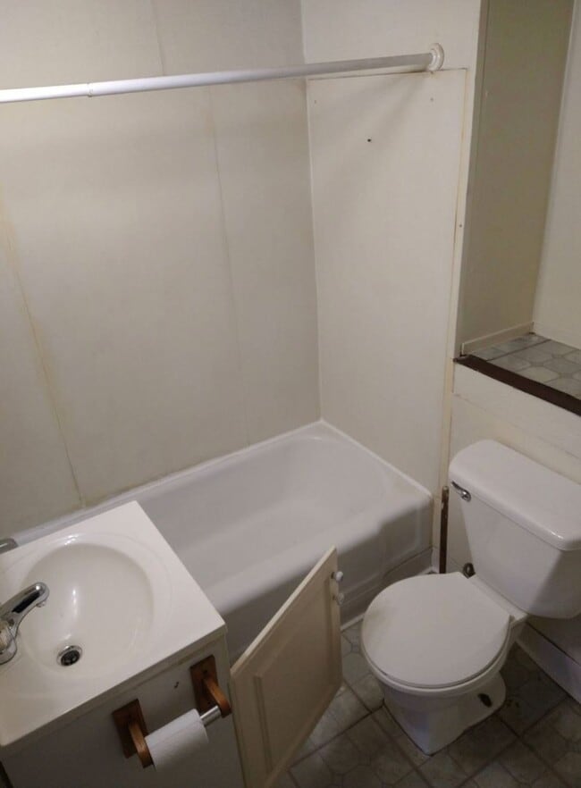 Building Photo - 238 Hazelwood Ave