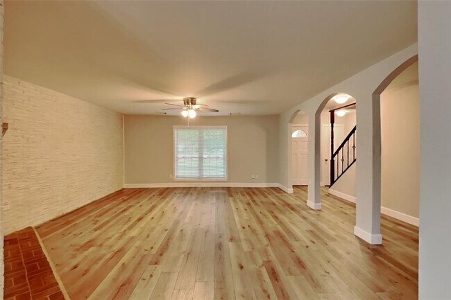 Building Photo - 3434 Hickory Hollow Rd