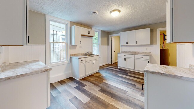 Building Photo - Clark / Fulton Area - 4 Bedrooms - Single ...