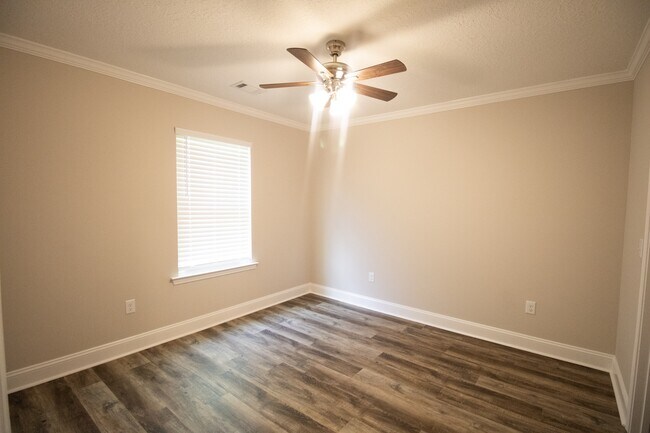 Building Photo - 106 Woodsedge Dr