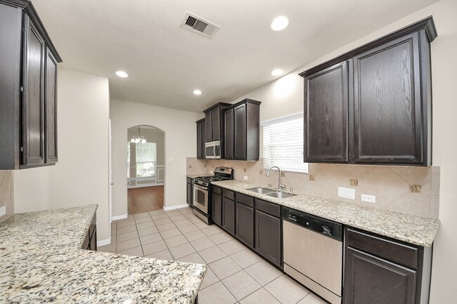 Building Photo - 24503 Hikers Bend Dr