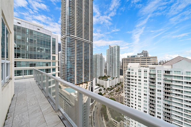 Building Photo - 1155 Brickell Bay Dr