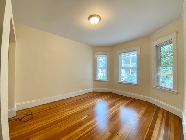 Building Photo - 44 Easton St