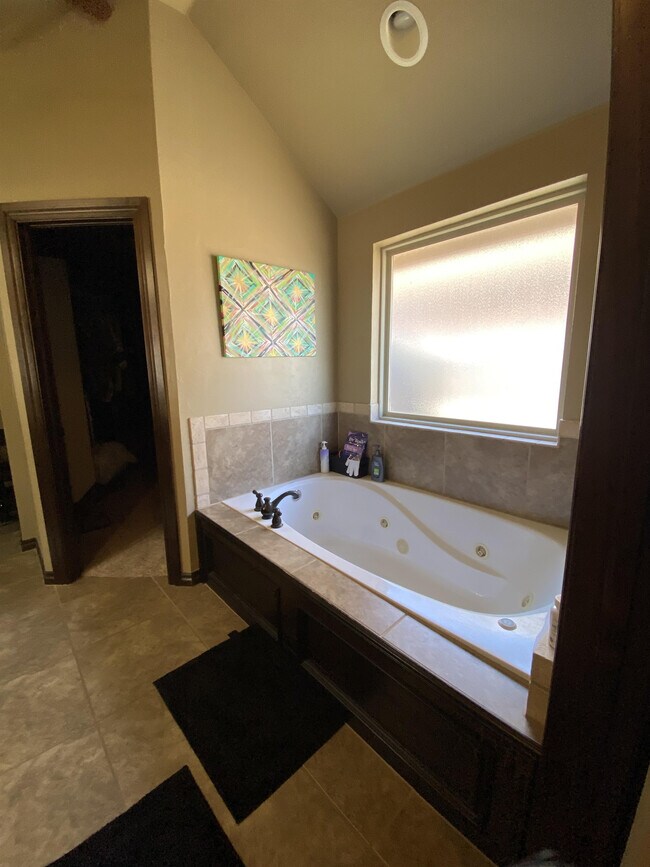 Building Photo - 812 Ryan Rd