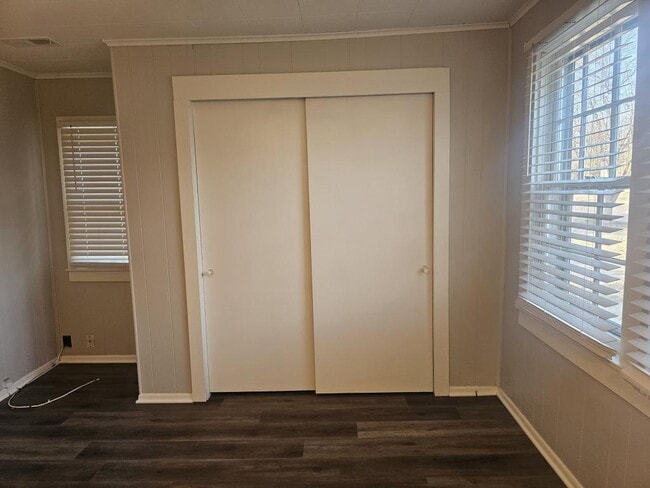 Building Photo - 630 N Poplar St